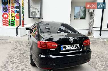 Седан Volkswagen Jetta 2013 в 