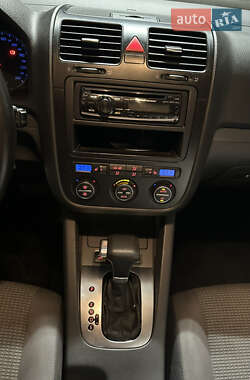 Седан Volkswagen Jetta 2008 в  фото 12 Седан Volkswagen Jetta 2008 в