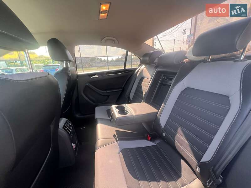 Седан Volkswagen Jetta 2016 в Киеве фото 25 Седан Volkswagen Jetta 2016 в Киеве