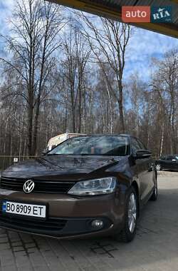 Седан Volkswagen Jetta 2012 в Тернополі