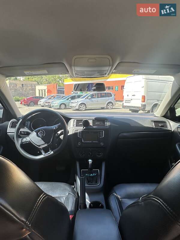 Седан Volkswagen Jetta 2015 в Киеве