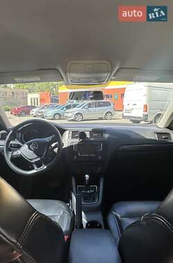 Седан Volkswagen Jetta 2015 в 
