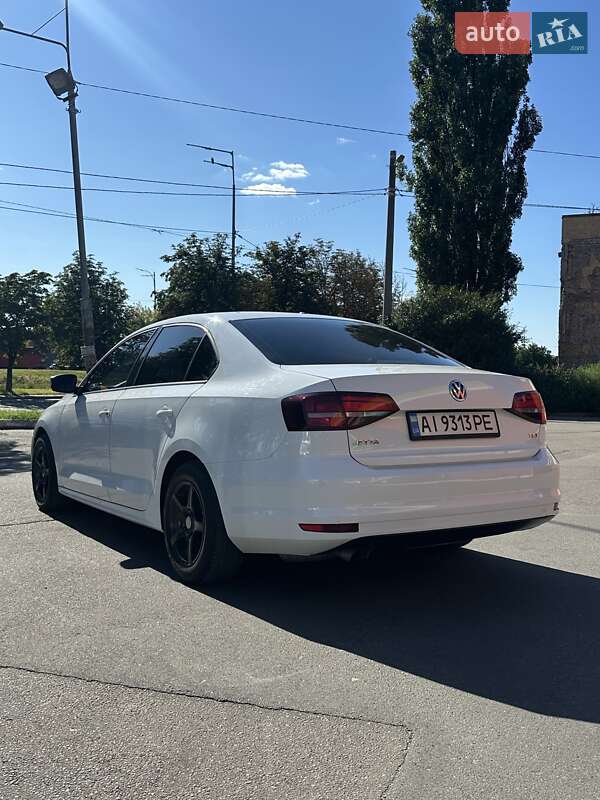 Седан Volkswagen Jetta 2015 в Киеве