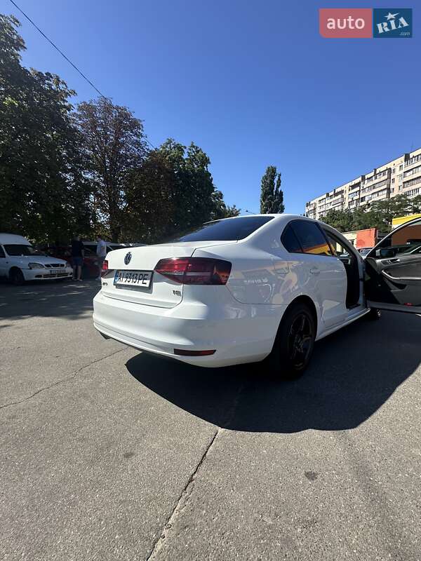 Седан Volkswagen Jetta 2015 в Киеве