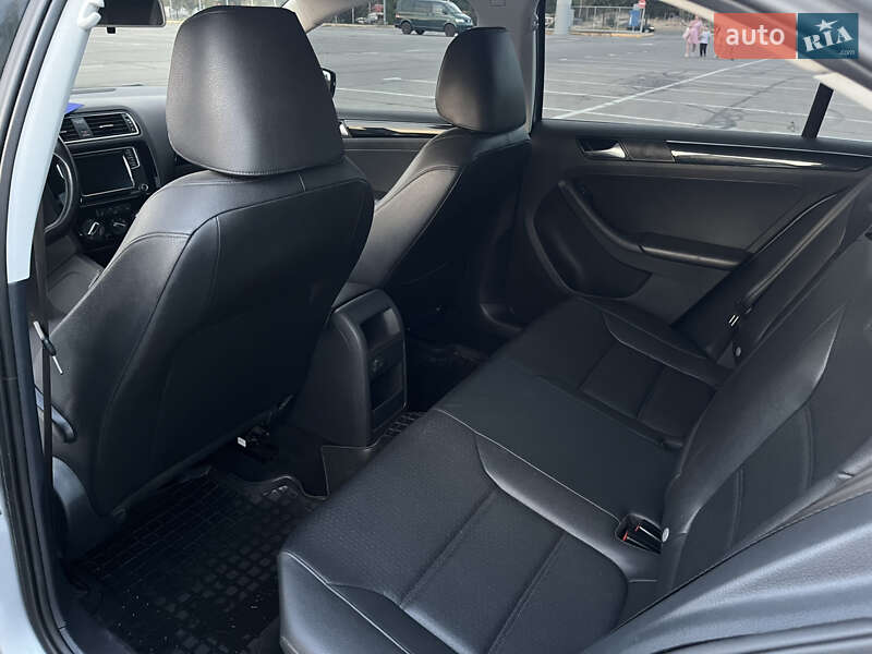 Седан Volkswagen Jetta 2016 в Запорожье