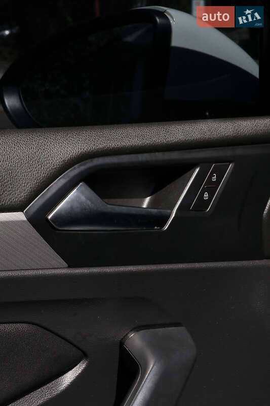 Седан Volkswagen Jetta 2018 в Львове