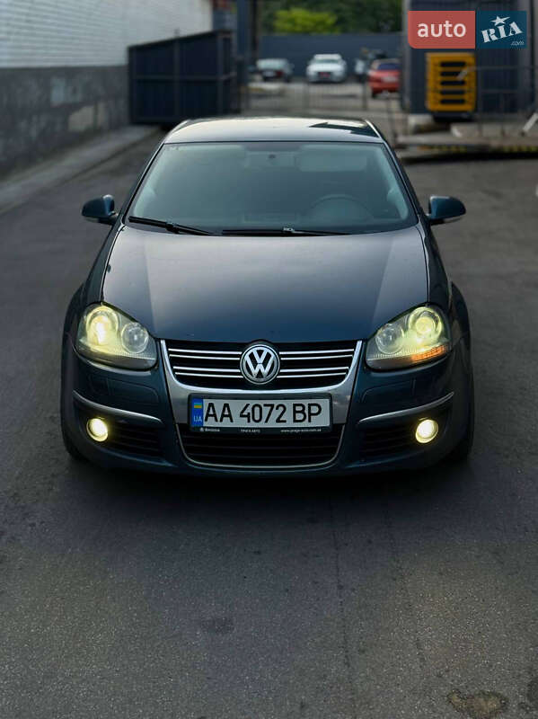 Седан Volkswagen Jetta 2009 в 