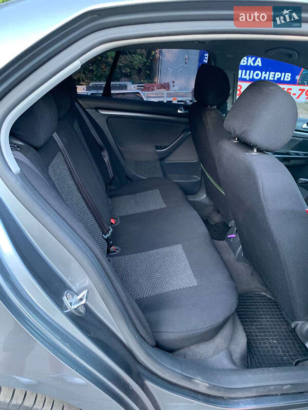 Седан Volkswagen Jetta 2006 в Киеве