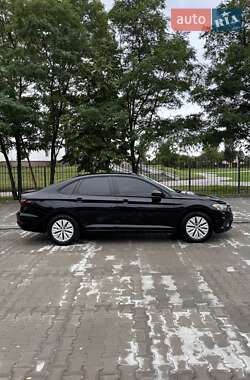 Седан Volkswagen Jetta 2019 в 