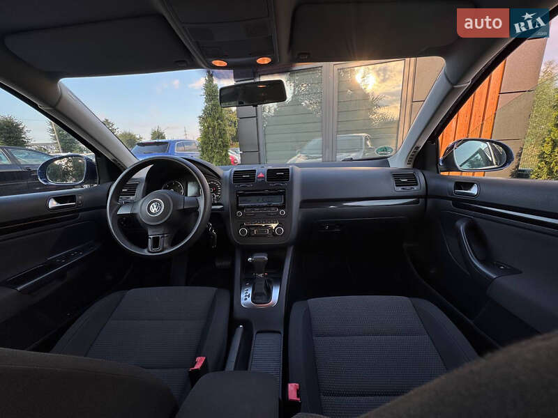 Седан Volkswagen Jetta 2010 в Дрогобыче