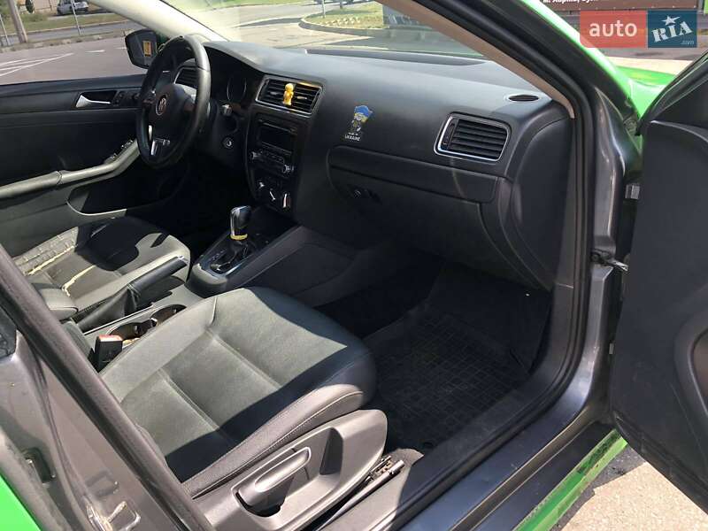 Седан Volkswagen Jetta 2012 в Харькове