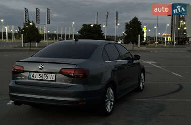 Седан Volkswagen Jetta 2016 в 