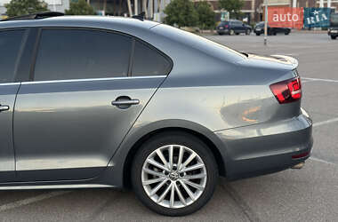 Седан Volkswagen Jetta 2016 в 