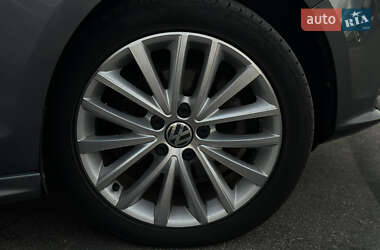 Седан Volkswagen Jetta 2016 в 