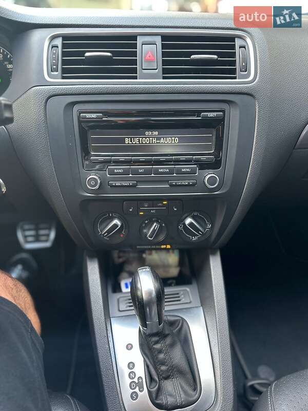 Седан Volkswagen Jetta 2014 в Днепре