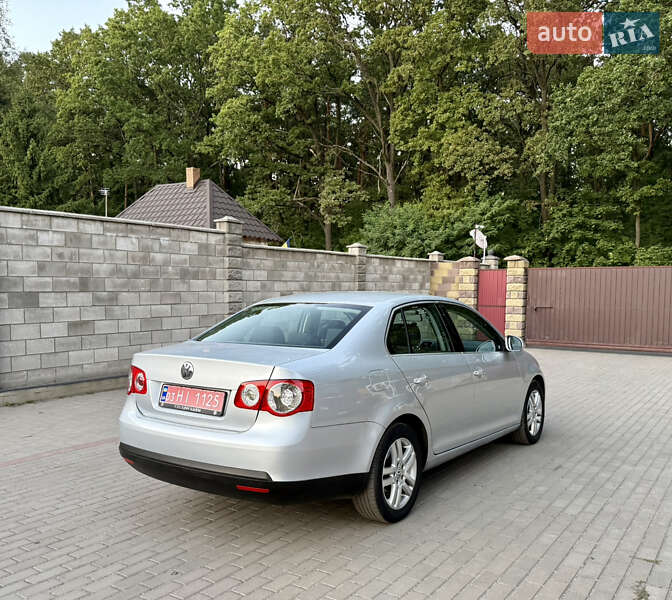 Седан Volkswagen Jetta 2006 в Луцке