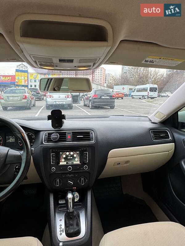 Седан Volkswagen Jetta 2011 в Києві