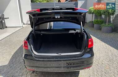 Седан Volkswagen Jetta 2014 в 