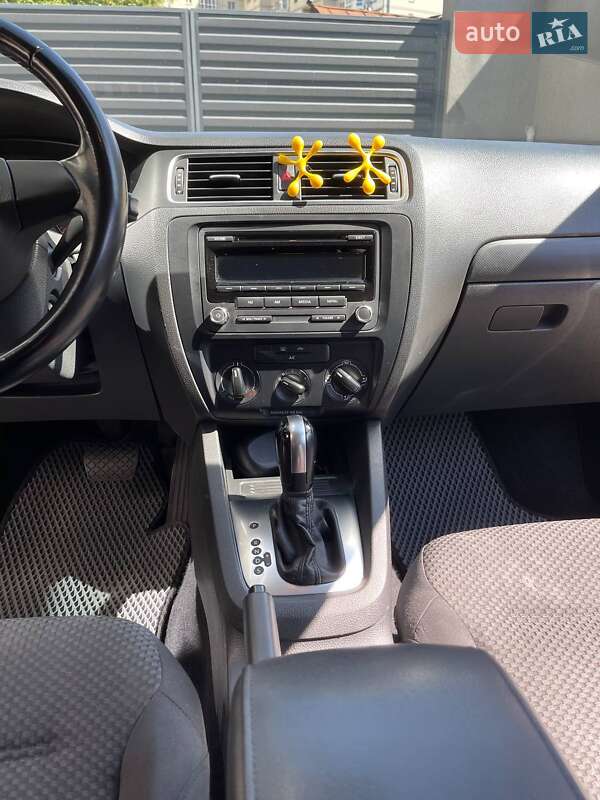 Седан Volkswagen Jetta 2014 в Житомирі фото 13 Седан Volkswagen Jetta 2014 в Житомирі