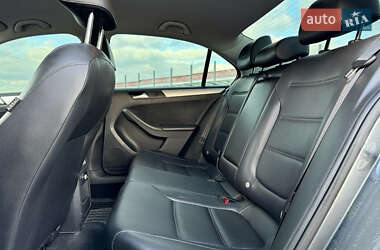 Седан Volkswagen Jetta 2013 в 