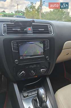 Седан Volkswagen Jetta 2011 в 