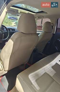 Седан Volkswagen Jetta 2011 в 