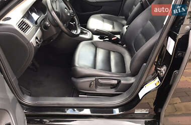 Седан Volkswagen Jetta 2013 в 