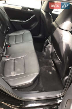 Седан Volkswagen Jetta 2013 в 