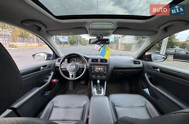 Седан Volkswagen Jetta 2013 в 
