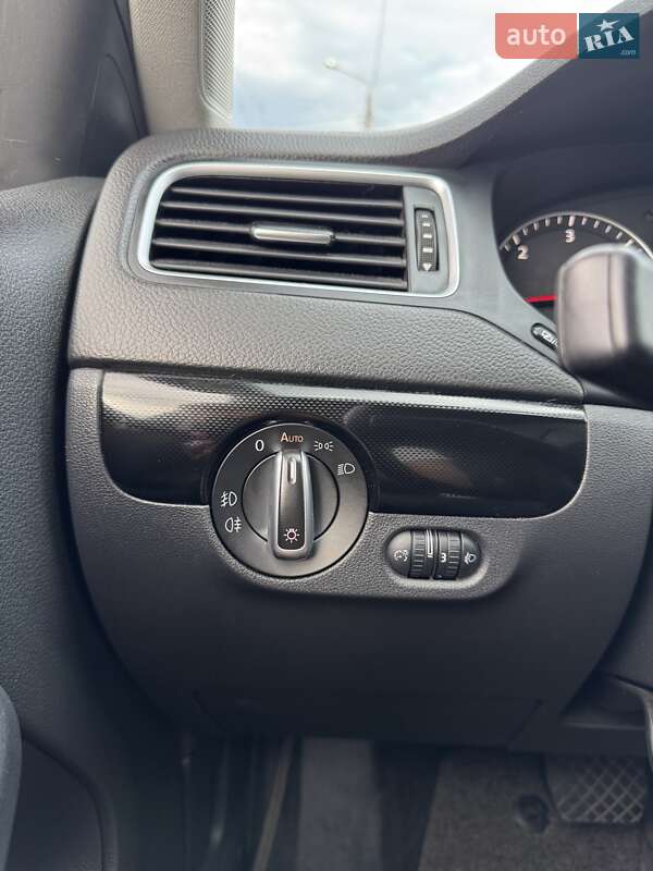 Седан Volkswagen Jetta 2013 в Одессе