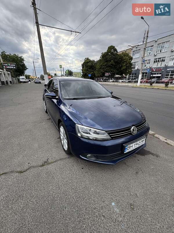 Седан Volkswagen Jetta 2013 в 