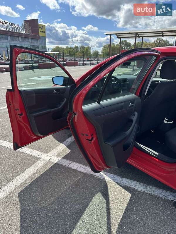 Седан Volkswagen Jetta 2012 в Києві