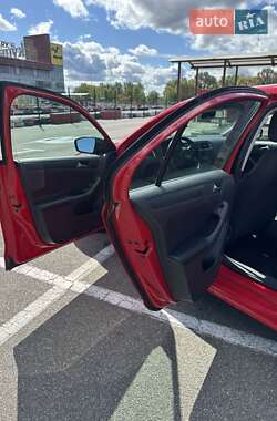 Седан Volkswagen Jetta 2012 в 