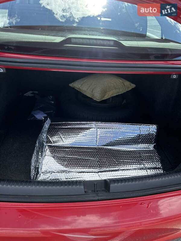 Седан Volkswagen Jetta 2012 в Києві