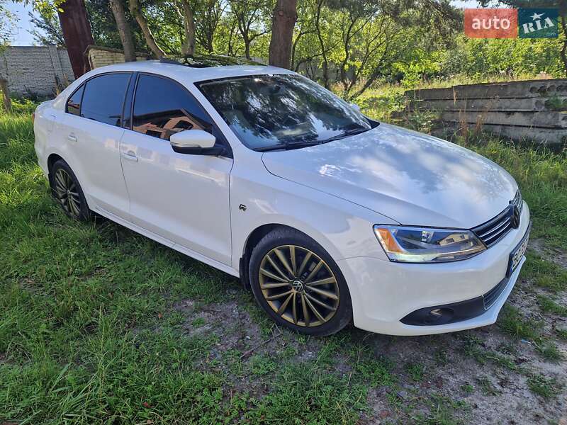 Седан Volkswagen Jetta 2012 в 