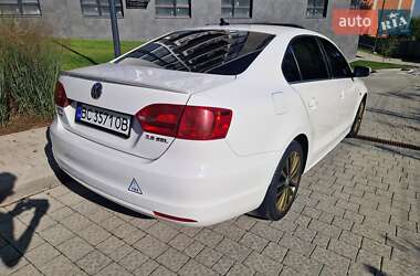 Седан Volkswagen Jetta 2012 в 