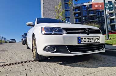Седан Volkswagen Jetta 2012 в 