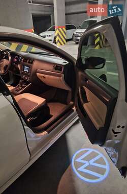Седан Volkswagen Jetta 2012 в 