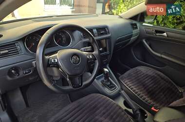 Седан Volkswagen Jetta 2015 в 