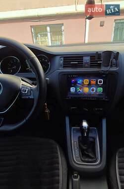Седан Volkswagen Jetta 2015 в 