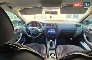 Седан Volkswagen Jetta 2015 в 