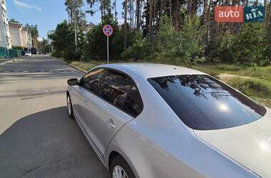 Седан Volkswagen Jetta 2015 в 