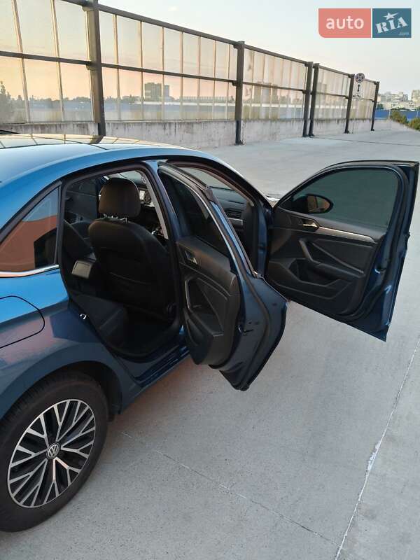 Седан Volkswagen Jetta 2021 в Києві
