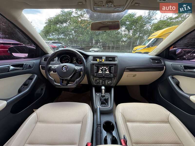 Седан Volkswagen Jetta 2015 в Днепре