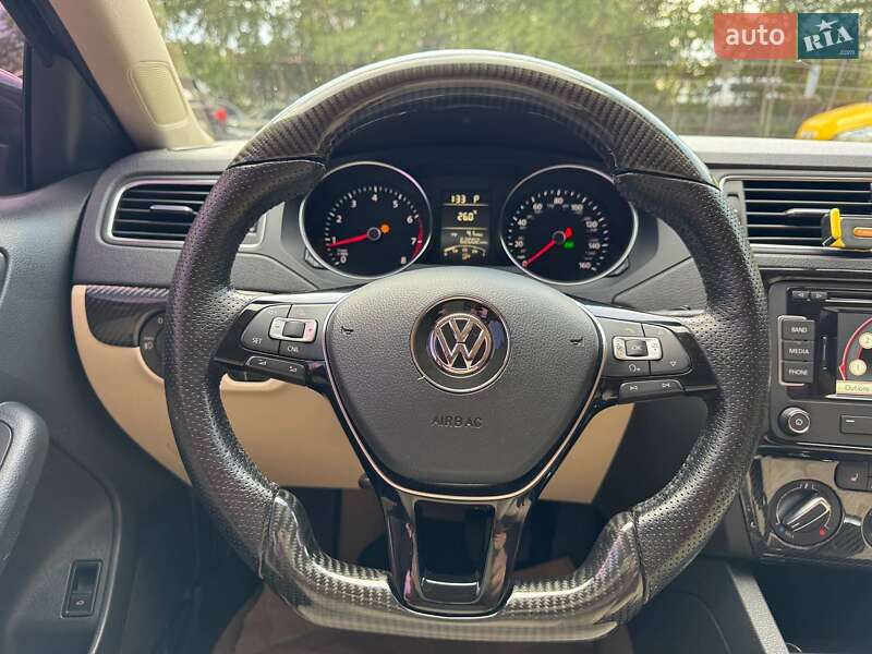 Седан Volkswagen Jetta 2015 в Днепре