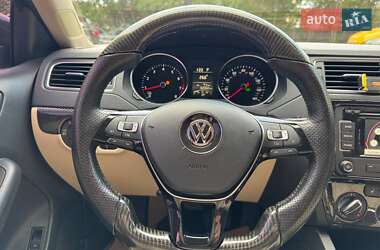 Седан Volkswagen Jetta 2015 в  фото 15 Седан Volkswagen Jetta 2015 в