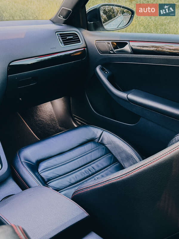 Седан Volkswagen Jetta 2017 в Кременчуці