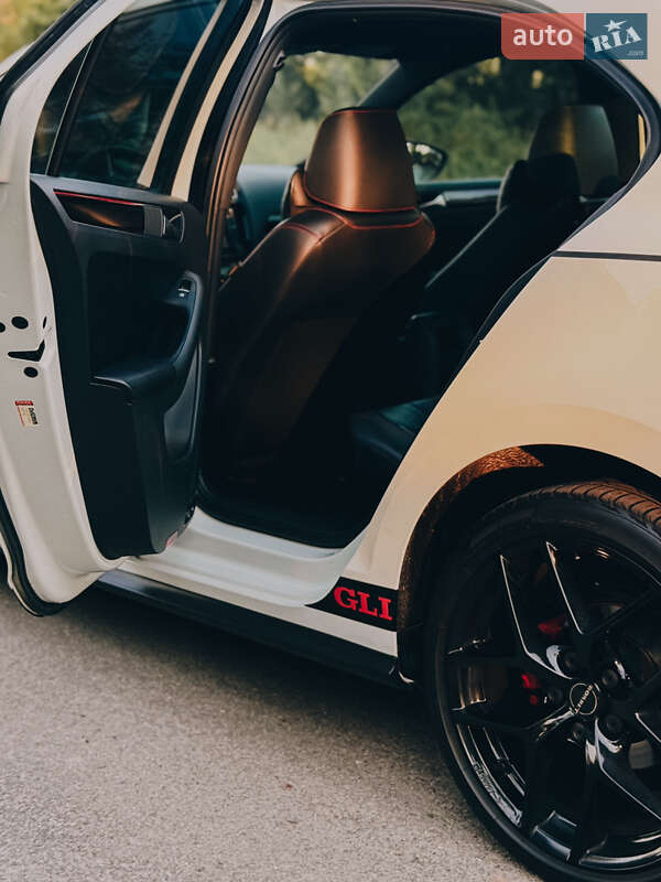 Седан Volkswagen Jetta 2017 в Кременчуці