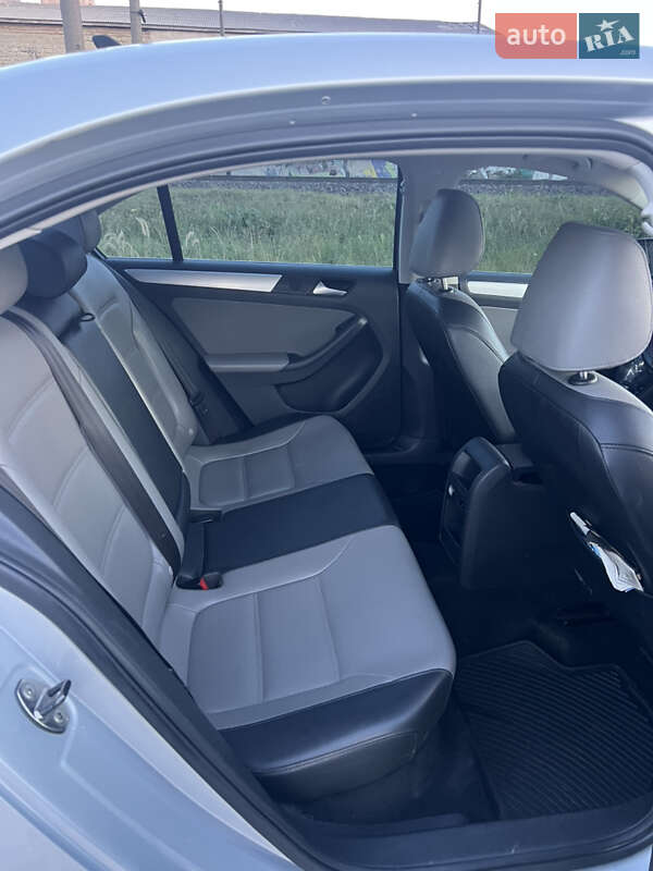 Седан Volkswagen Jetta 2013 в Львове