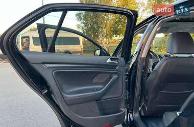 Седан Volkswagen Jetta 2010 в 